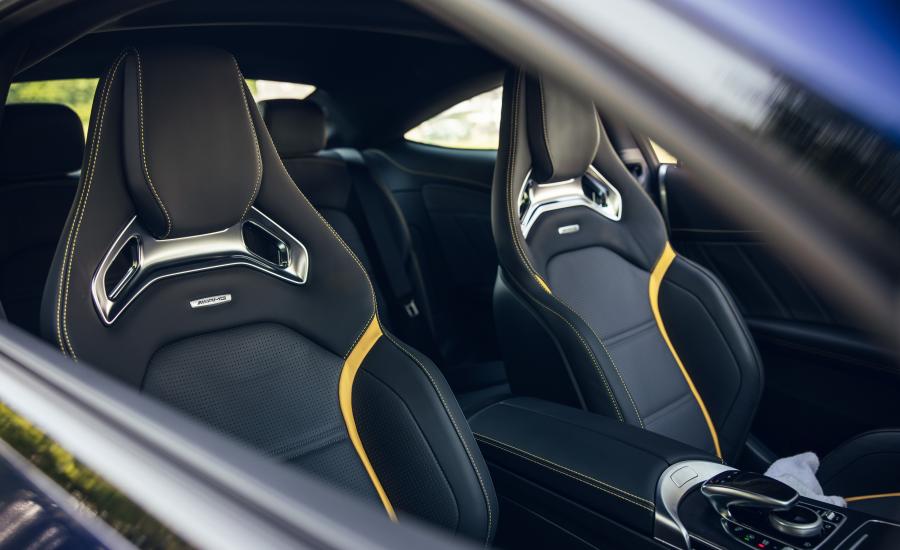 Интерьер Mercedes-AMG C63 S Coupe (C205) 2018 года  (NA) (фото 2 из 10)